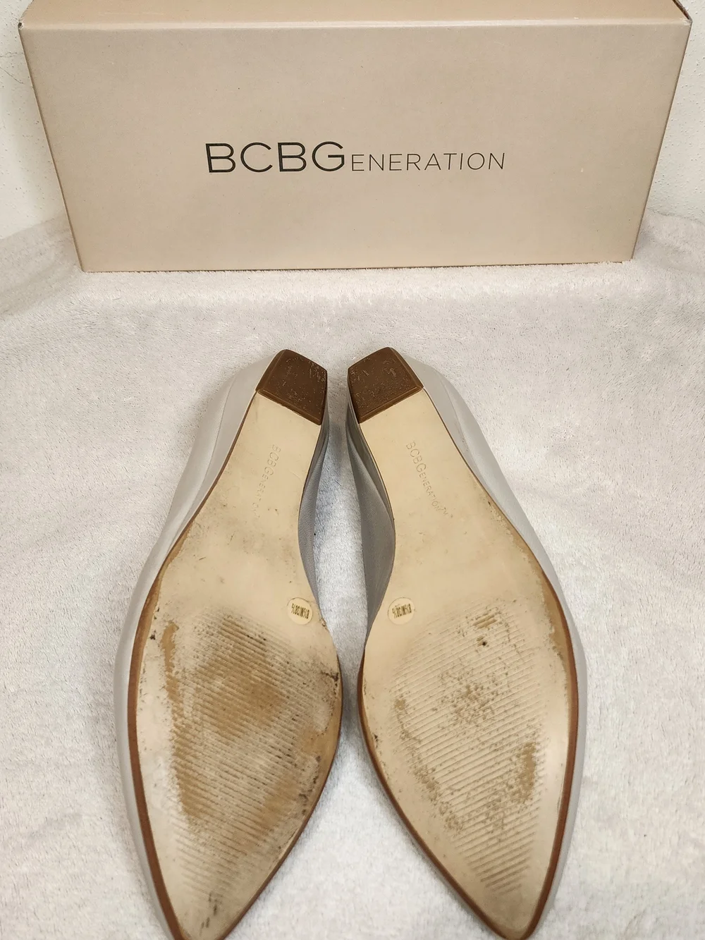 BCBGeneration Womens Pointed Toe Flats in Cashmere